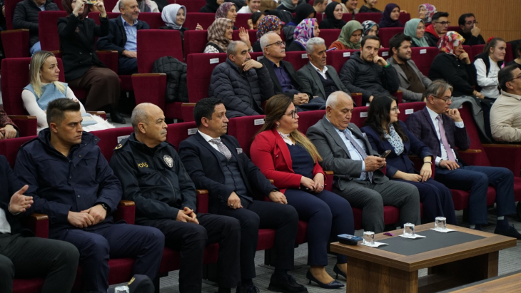 Kültür Merkezinde düzenlenen programa katılım sağladık